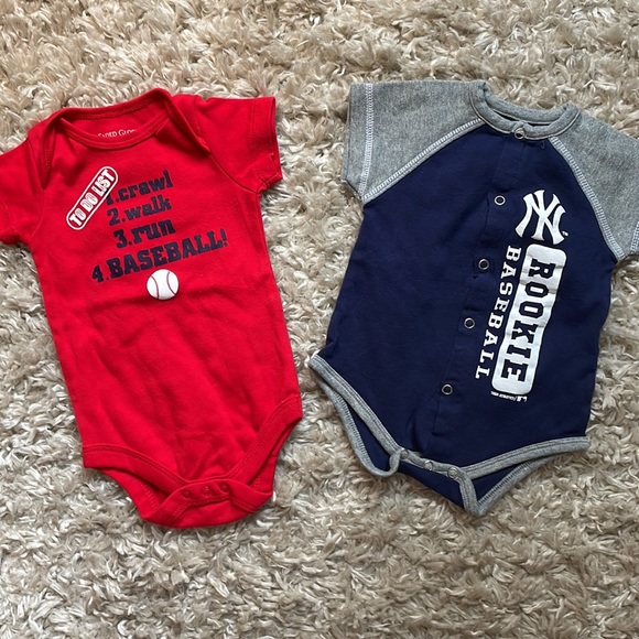 Yankees Baseball lovers bundle! ❤️⚾️💙 (sizes range from 0-3 months to 12months) - Picture 5 of 12